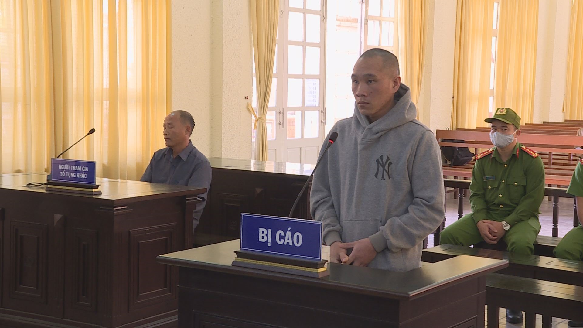 Bị cáo tại phiên tòa. Ảnh Hồng Sơn