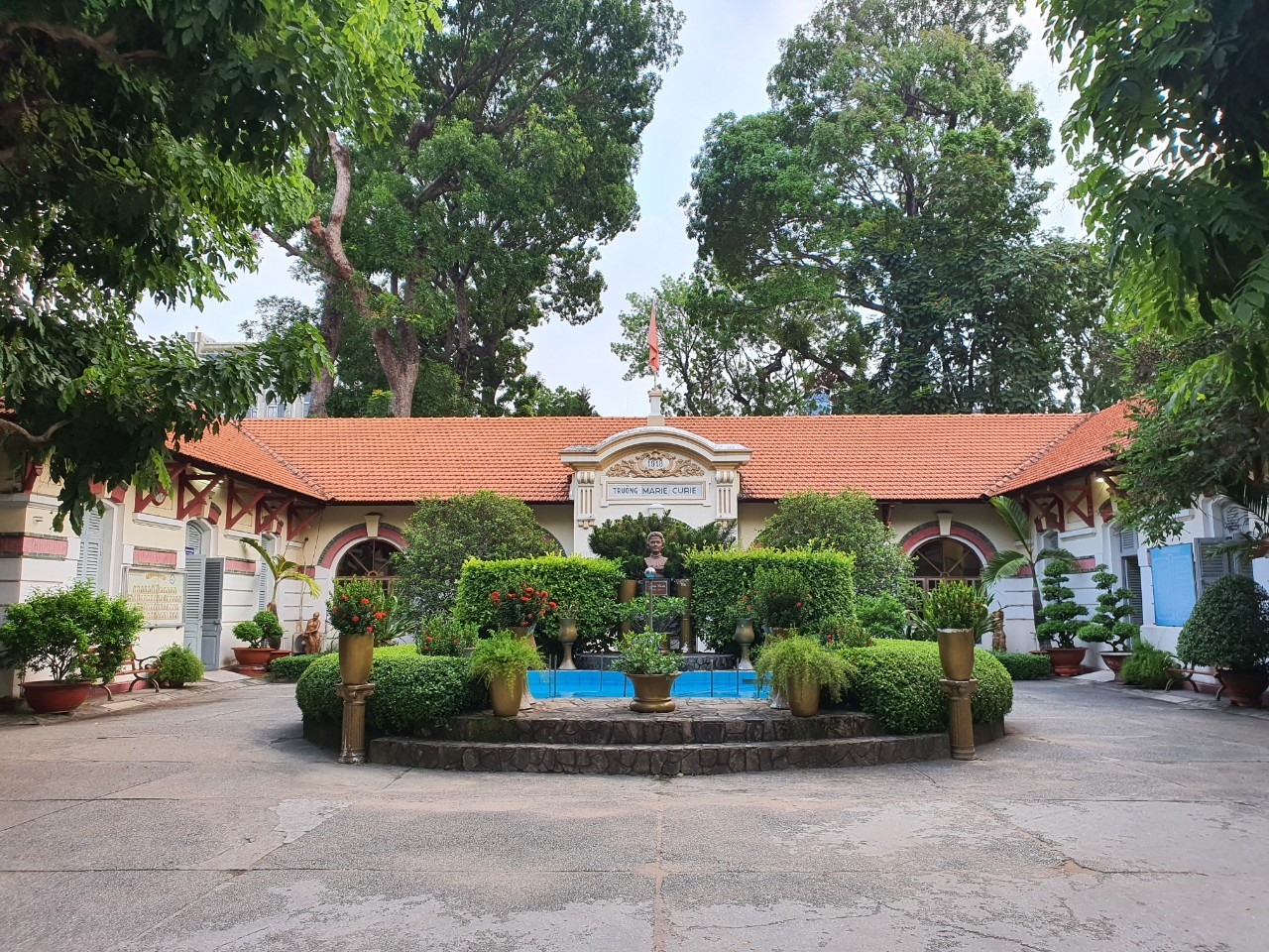 Khuôn viên Trường THPT Marie Curie hiện nay. Ảnh: Trí Minh.