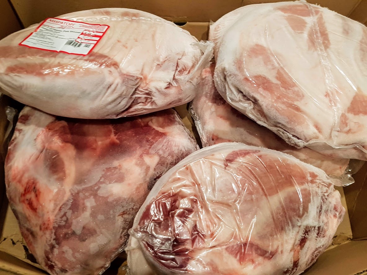 Thịt lợn nhập khẩu từ Liên bang Nga. Ảnh: Khánh Vũ