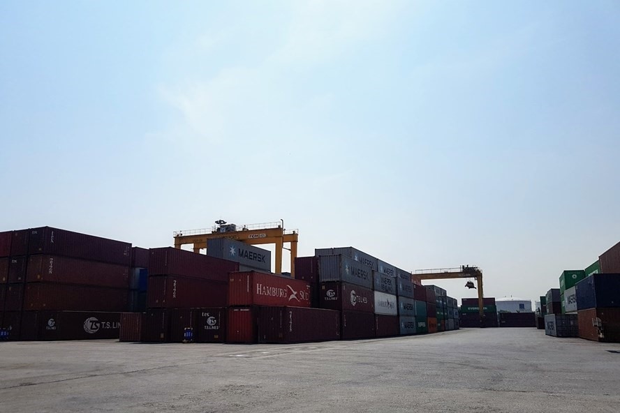 Nhiều doanh nghiệp chịu ảnh hưởng bởi dịch bệnh COVID-19 phải tạm dừng kinh doanh. Ảnh: Khánh Vũ