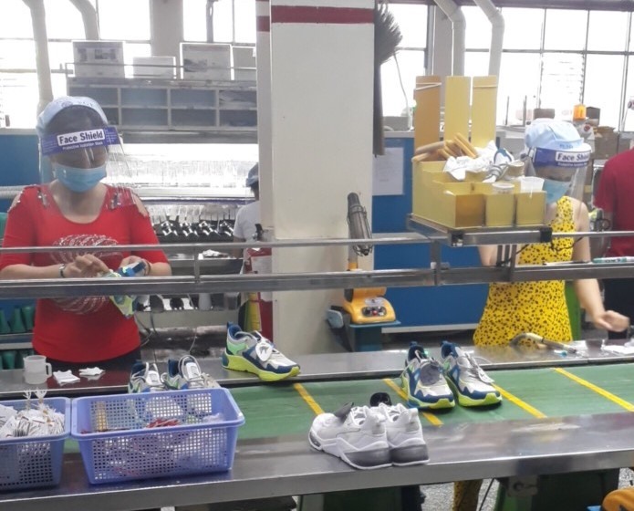 Mức hỗ trợ tối đa cho NLĐ phải tạm hoãn HĐLĐ, nghỉ việc không hưởng lương do dịch COVID-19 là 1,8 triệu đồng/người/tháng trong không quá 3 tháng. Ảnh Nam Dương
