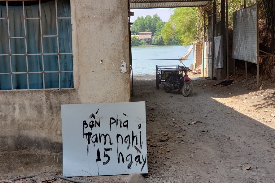 Bến phà Bạch Đằng chiều ngày 3.4. Ảnh: HAC