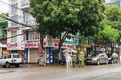 Lấy mẫu xét nghiệm hơn 20 trường hợp F1 tiếp xúc gần với bệnh nhân 237