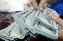 Tỷ giá ngoại tệ 7.4: USD chưa có dấu hiệu hạ nhiệt, bất chấp áp lực từ vàng