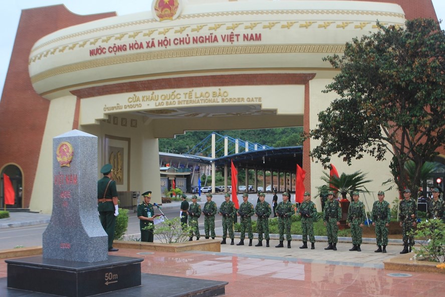 Lực lượng tuần tra chung tại cột mốc Quốc giới 605 thuộc khu vực biên giới Việt Nam-Lào. Ảnh: VGP