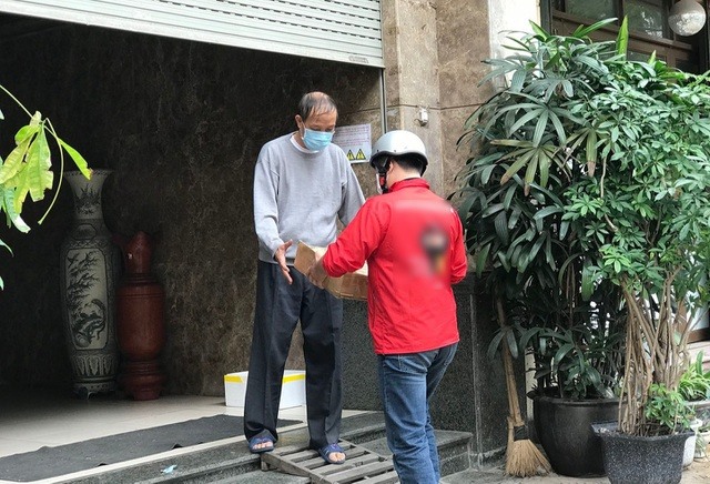 Dịch vụ đi chợ hộ bùng nổ trong mùa dịch COVID-19.
