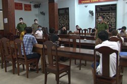 Kiểm tra quán karaoke bất chấp lệnh cấm, phát hiện khách dương tính ma túy