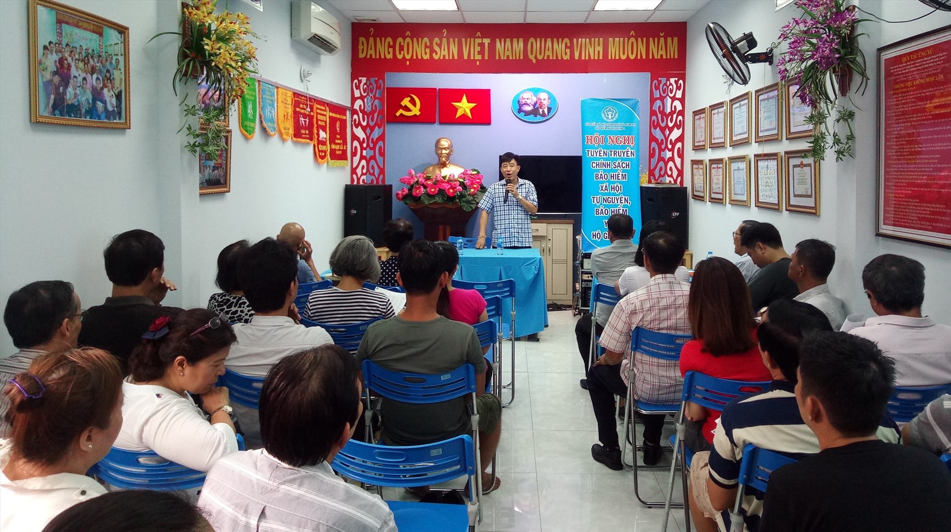 Một buổi tuyên truyền phát triển BHXH tự nguyện của BHXH Quận 1. Ảnh Thế Mỹ