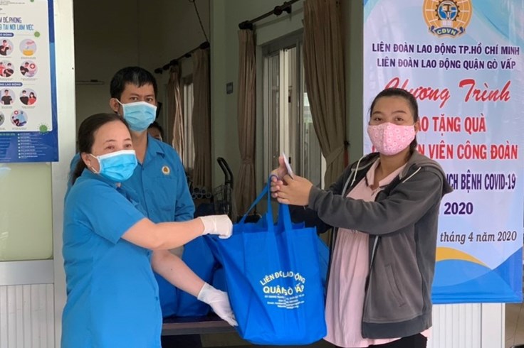 Trao quà cho đoàn viên công đoàn bị bệnh nan y, nuôi con nhỏ Trao quà cho đoàn viên công đoàn bị bệnh nan y, nuôi con nhỏ