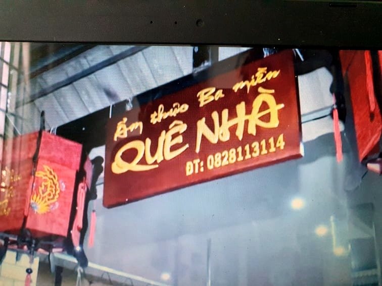 Quán Quê Nhà vẫn đón khách nhậu đến khi công an kiểm tra nhắc nhỡ mới ngưng (ảnh Nhật Hồ)