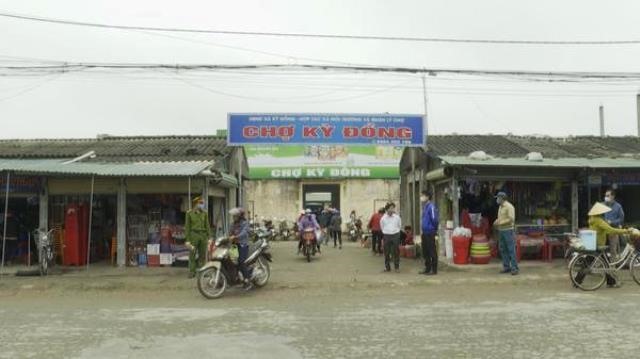 Chợ Kỳ Đồng nơi có 4 người không đeo khẩu trang bị lập biên bản, trong đó có 2 người bị xử phạt