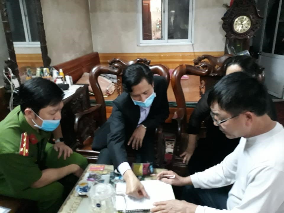 Tối 8.4, LĐLĐ huyện Thủy Nguyên vận động 5 chủ nhà trọ trên địa bàn, giảm giá thuê phòng cho 212 công nhân.