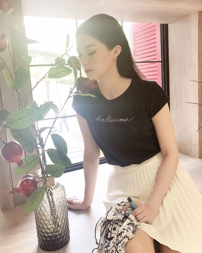 Suốt quãng thời gian “ở ẩn“, người đẹp đã có cuộc sống bình dị, an yên bên mẹ và gia đình. Ảnh: Hạ Vi.