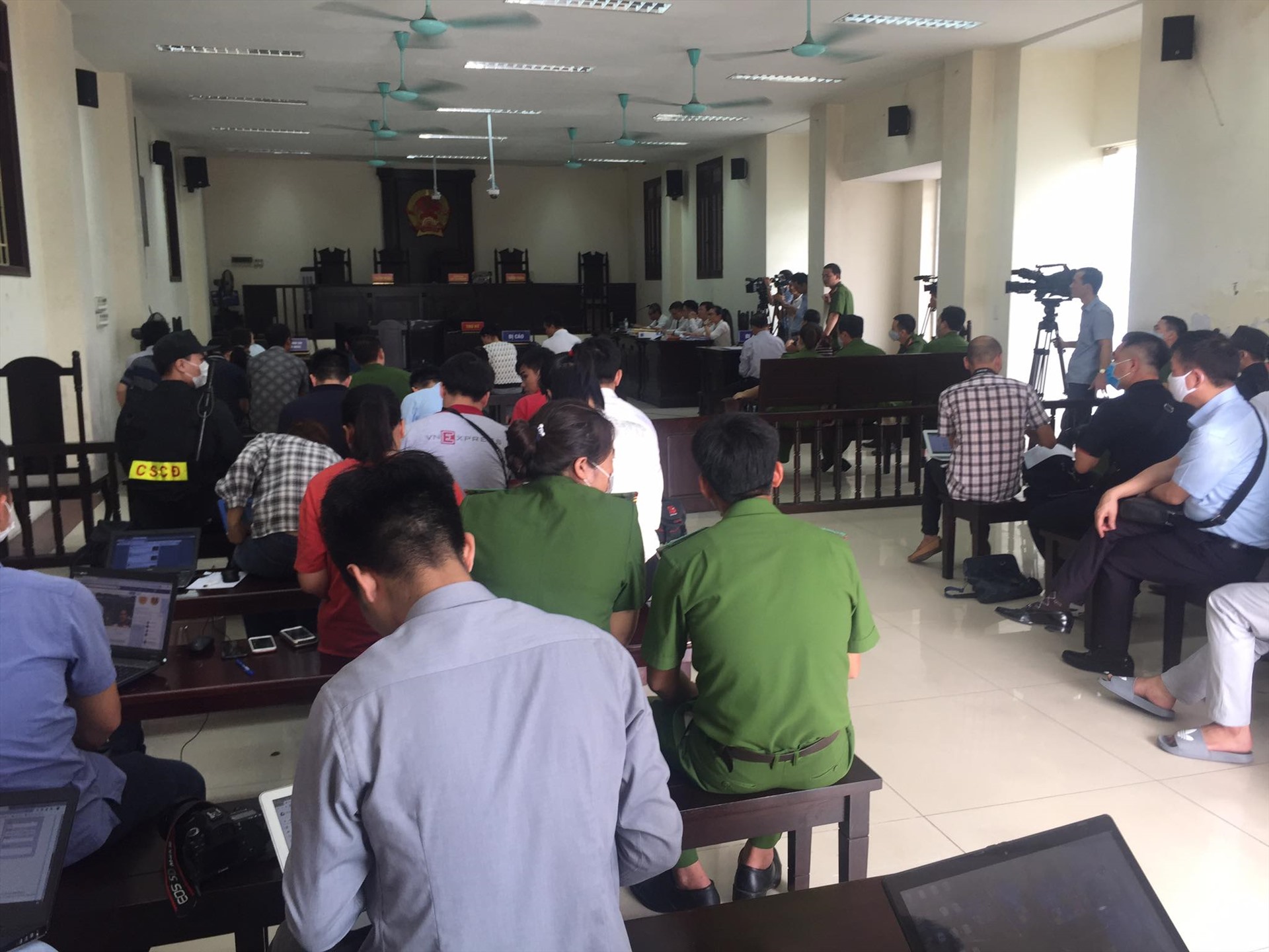 Tòa cảnh phiên tòa. Ảnh MC