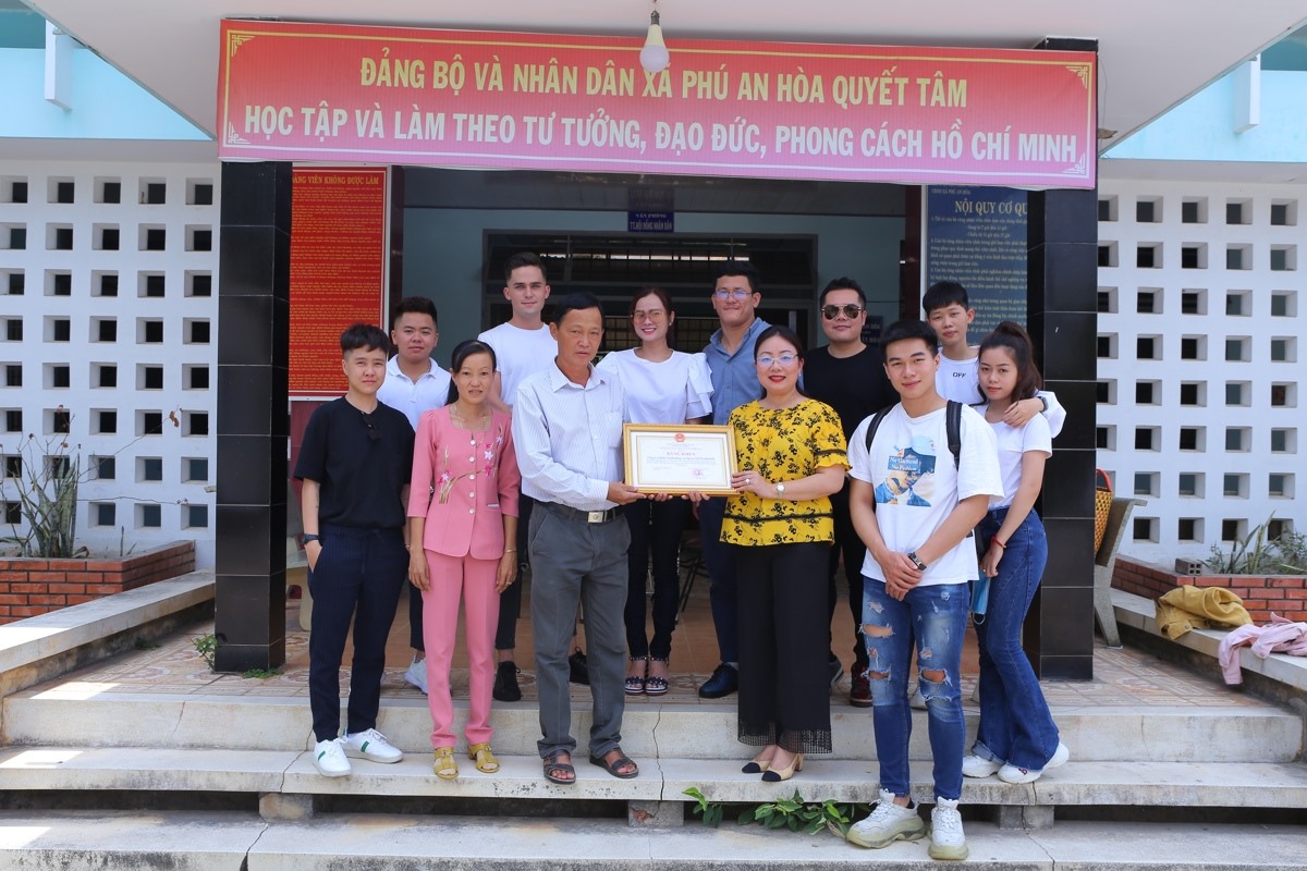 Êkip đại diện cho nam ca sĩ Bằng Kiều