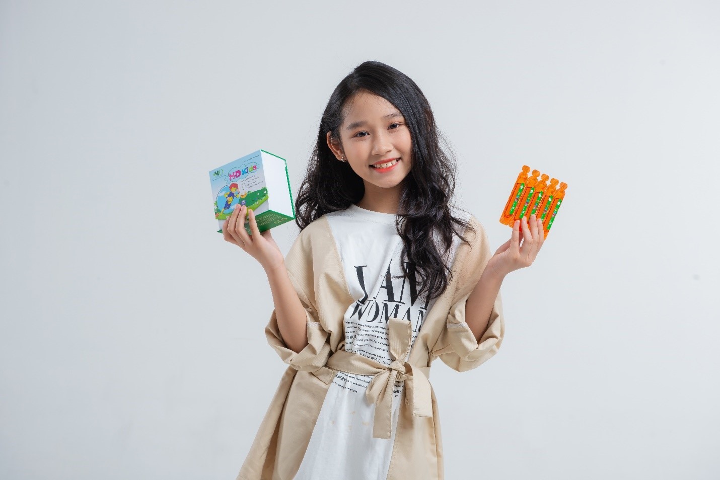 Minh Thùy càng lớn càng xinh đẹp, đáng yêu