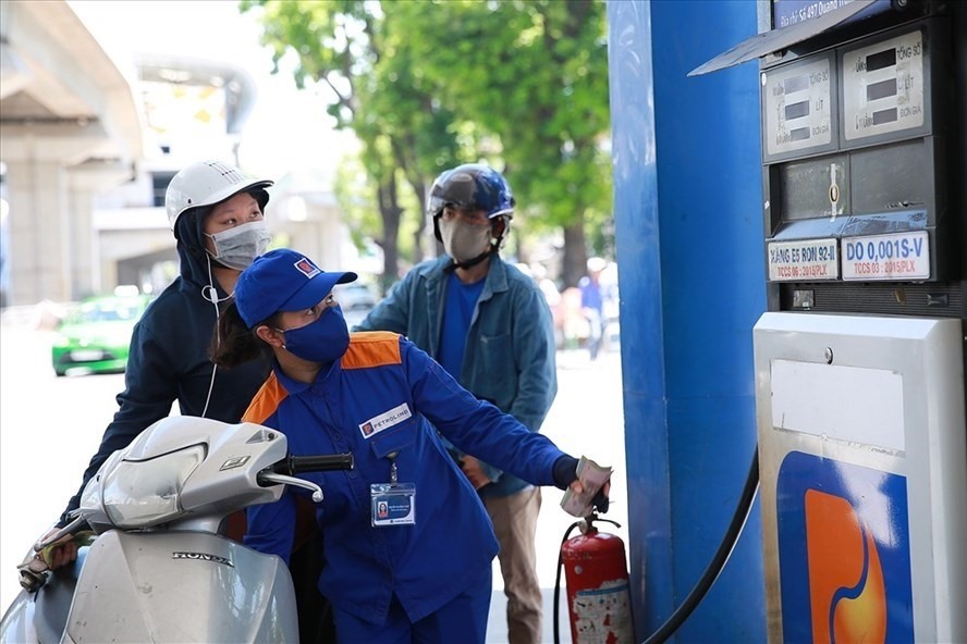Chiều nay 13.5, giá xăng đã tăng trở lại. Ảnh Hải Nguyễn.