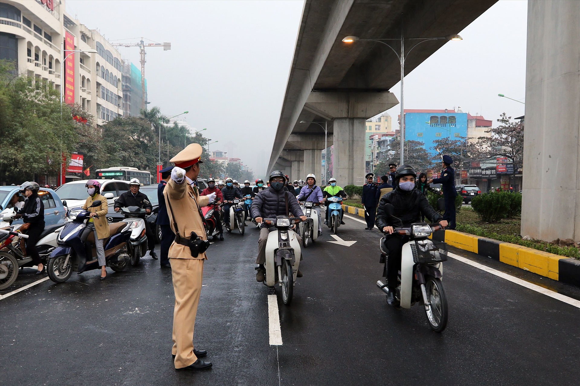 Có thể đóng tiền bảo lãnh phương tiện vi phạm. Ảnh Nguyễn Hải