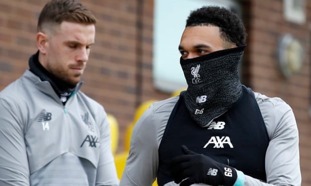 Henderson và Alexander-Arnold của Liverpool. Ảnh: PA.