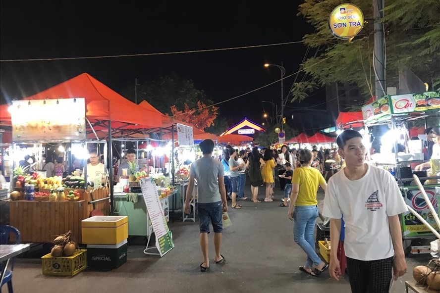 Chợ đêm Sơn Trà (Đà Nẵng). Ảnh: Hoàng Vinh