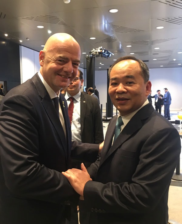 Chủ tịch FIFA Gianni Infantino và Chủ tịch VFF Lê Khánh Hải. Ảnh: VFF