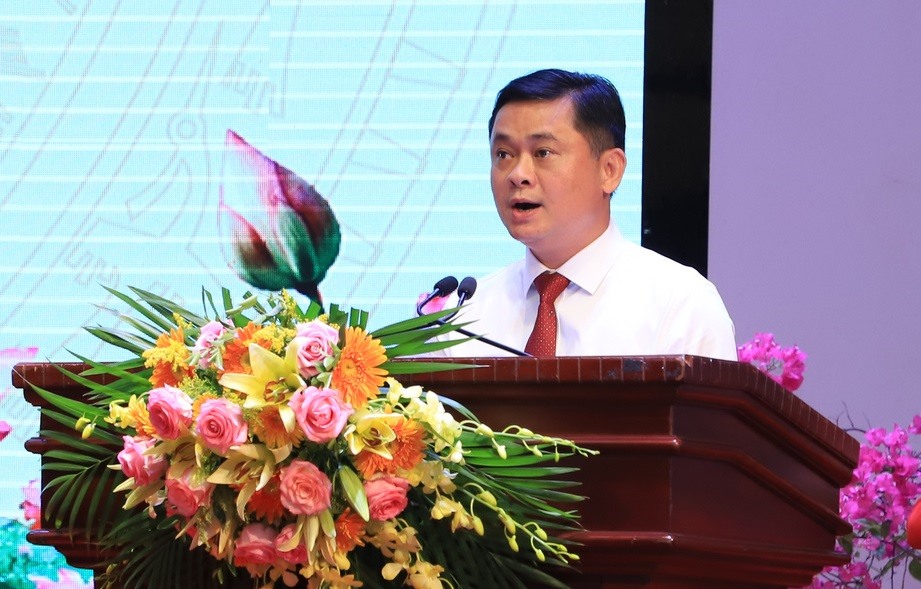 Bí thư Tỉnh ủy Nghệ An Thái Thanh Quý đọc diễn văn buổi lễ. Ảnh: Quang Đại