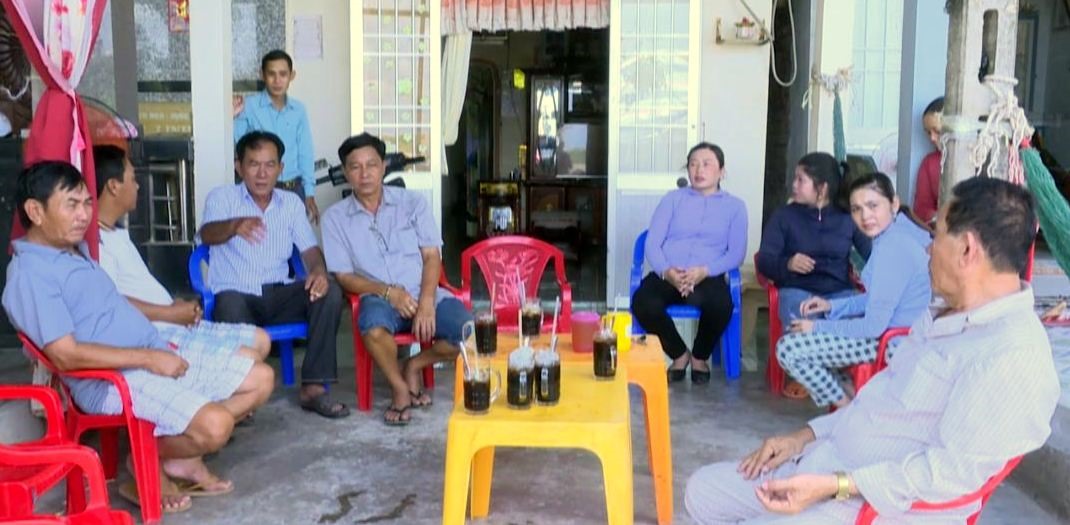 Ngư dân Gành Hào cho rằng một số trụ điện gió gây khó khăn cho tàu cá ra vào cửa biển Gành Hào (ảnh Nhật Hồ)