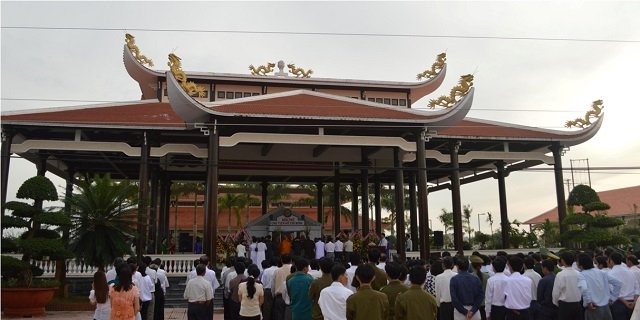 Ngày sinh, ngày mất Bác, rất đông người dân đến viếng Bác (ảnh Nhật Hồ)