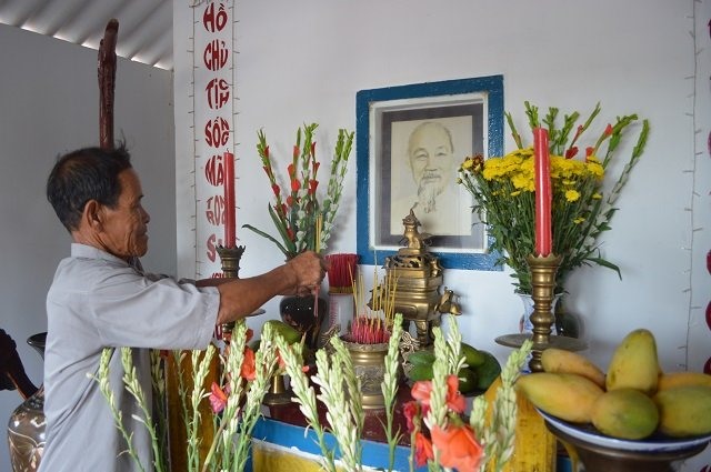 Người dân viếng Bác nhân ngày giỗ của người (ảnh Nhật Hồ)