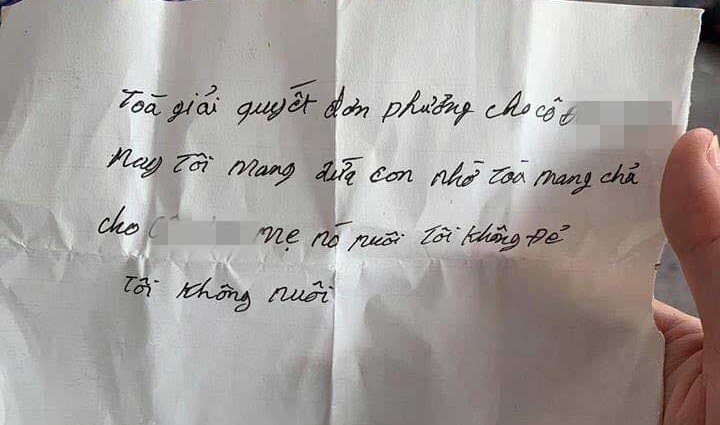 Trước khi rời đi người này để lại tờ giấy với nội dung như trên. Ảnh: Người dân cung cấp