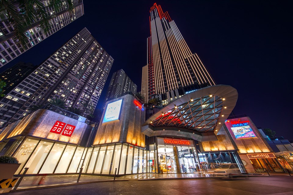Những hình ảnh đầu tiên về cửa hàng UNIQLO Vincom Landmark 81. Những hình ảnh đầu tiên về cửa hàng UNIQLO Vincom Landmark 81.