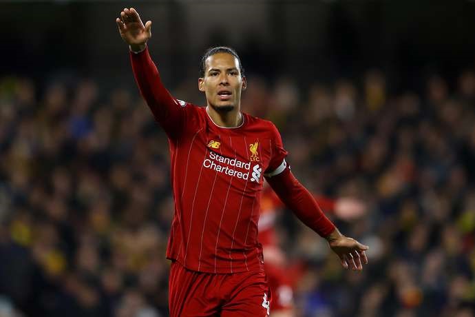 Virgil van Dijk sẽ lập cú đúp danh hiệu Cầu thủ của năm nếu bóng đá không bị hoãn? Ảnh: Givemesport.