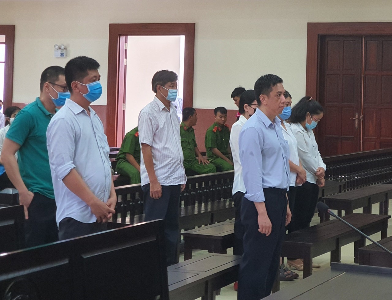 Toà quyết định tuyên y án sơ thẩm với các bị cáo trong vụ án này. Ảnh: Đình Trường.