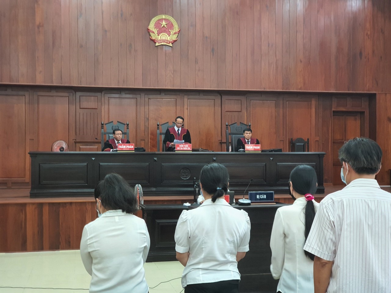 Hội đồng xét xử tuyên án sáng 20.5. Ảnh: Đình Trường.