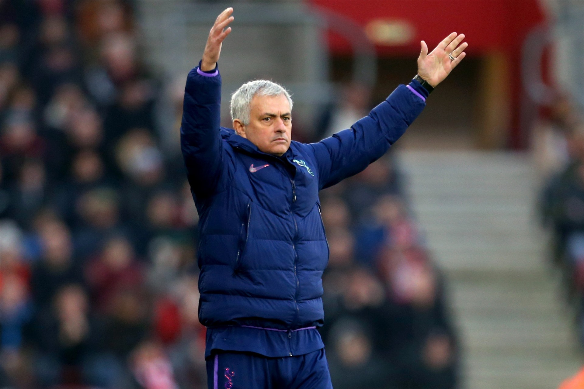 Mourinho từng nhiều lần phát ngôn mỉa mai bóng đá Việt Nam. Ảnh: surreycomet