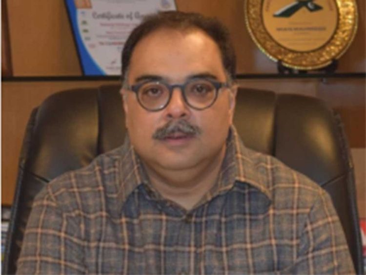 Zafar Masood - 1 trong số các nạn nhân sống sót trong vụ máy bay Pakistan rơi hôm 22.5. Ảnh: Gulf News.