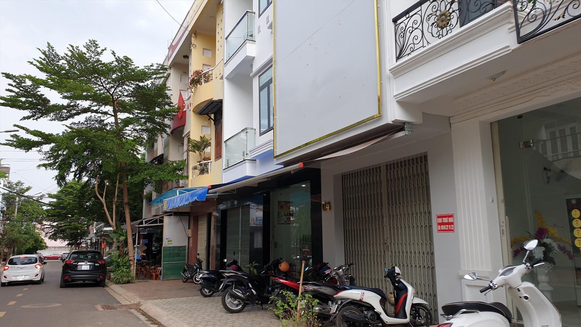 Đất dịch vụ và chưa được điều chỉnh sang đất ở đô thị nhưng công ty Phú Xuân từ lâu đã rao bán nhà ở. Ảnh: Lin Xong