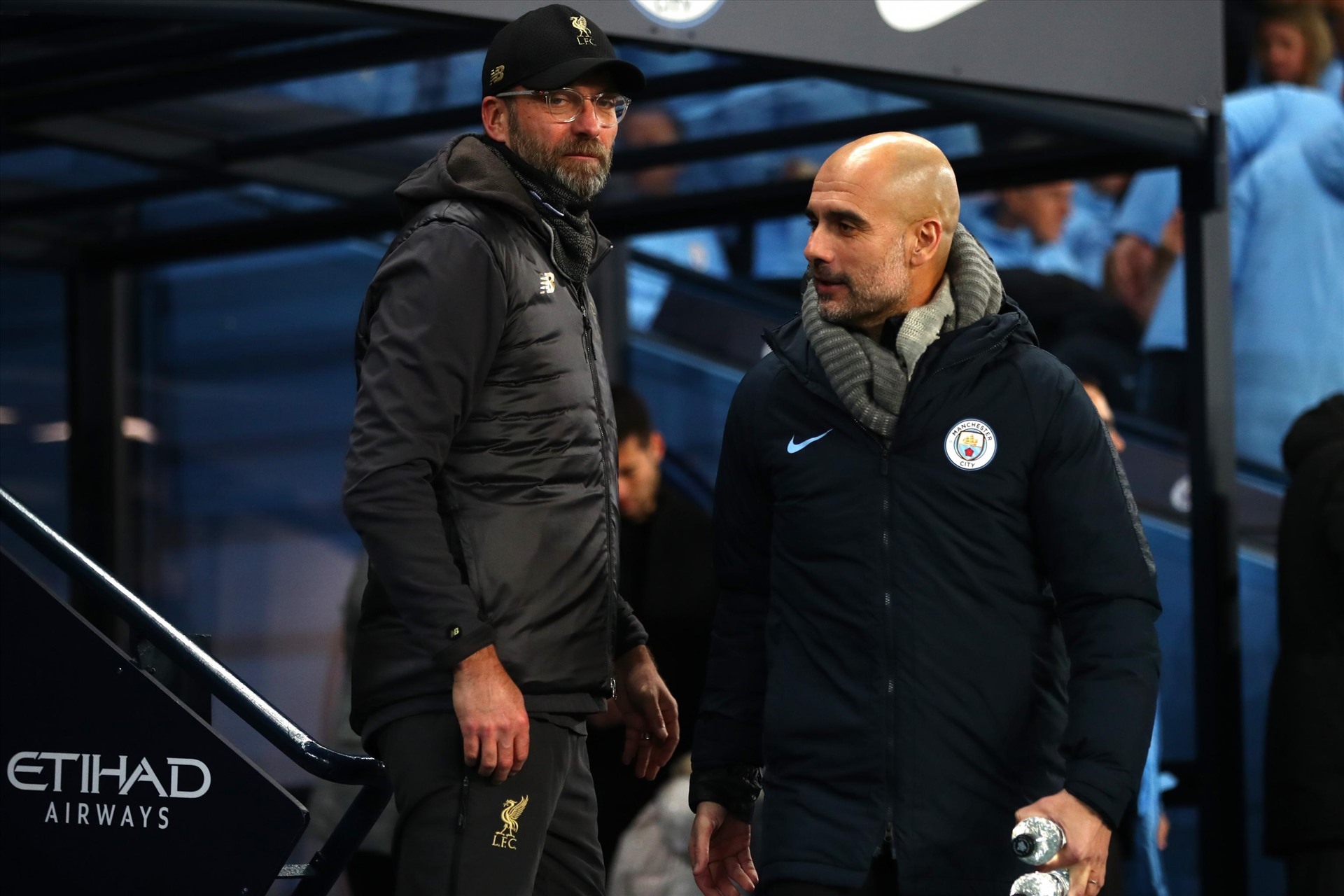 Klopp và Pep. Ảnh: Bleacher.