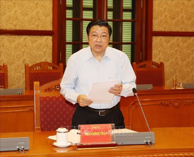 Đồng chí Phan Đình Trạc, Bí thư Trung ương Đảng, Trưởng Ban Nội chính Trung ương, Phó Trưởng ban Thường trực Ban Chỉ đạo Trung ương về phòng, chống tham nhũng phát biểu tại cuộc họp.