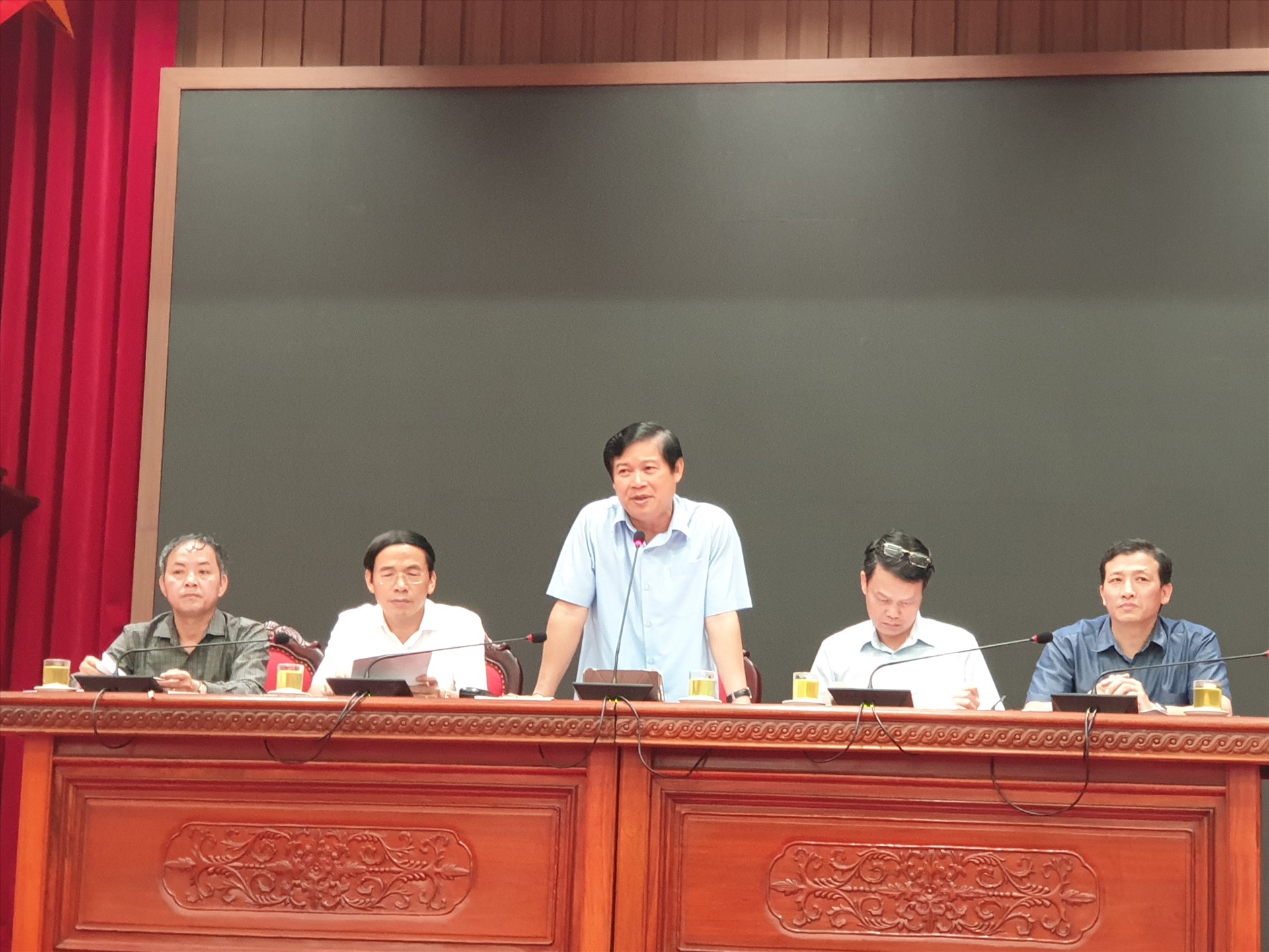 Phó trưởng Ban Tuyên giáo Thành ủy Phạm Thanh Học điều hành buổi họp. Ảnh: Phạm Đông