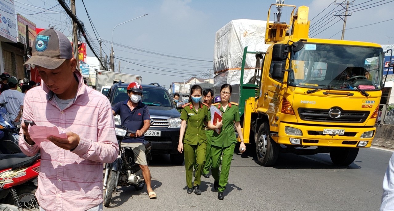 Lực lượng chức năng tại hiện trường vụ việc. Ảnh: Minh Châu