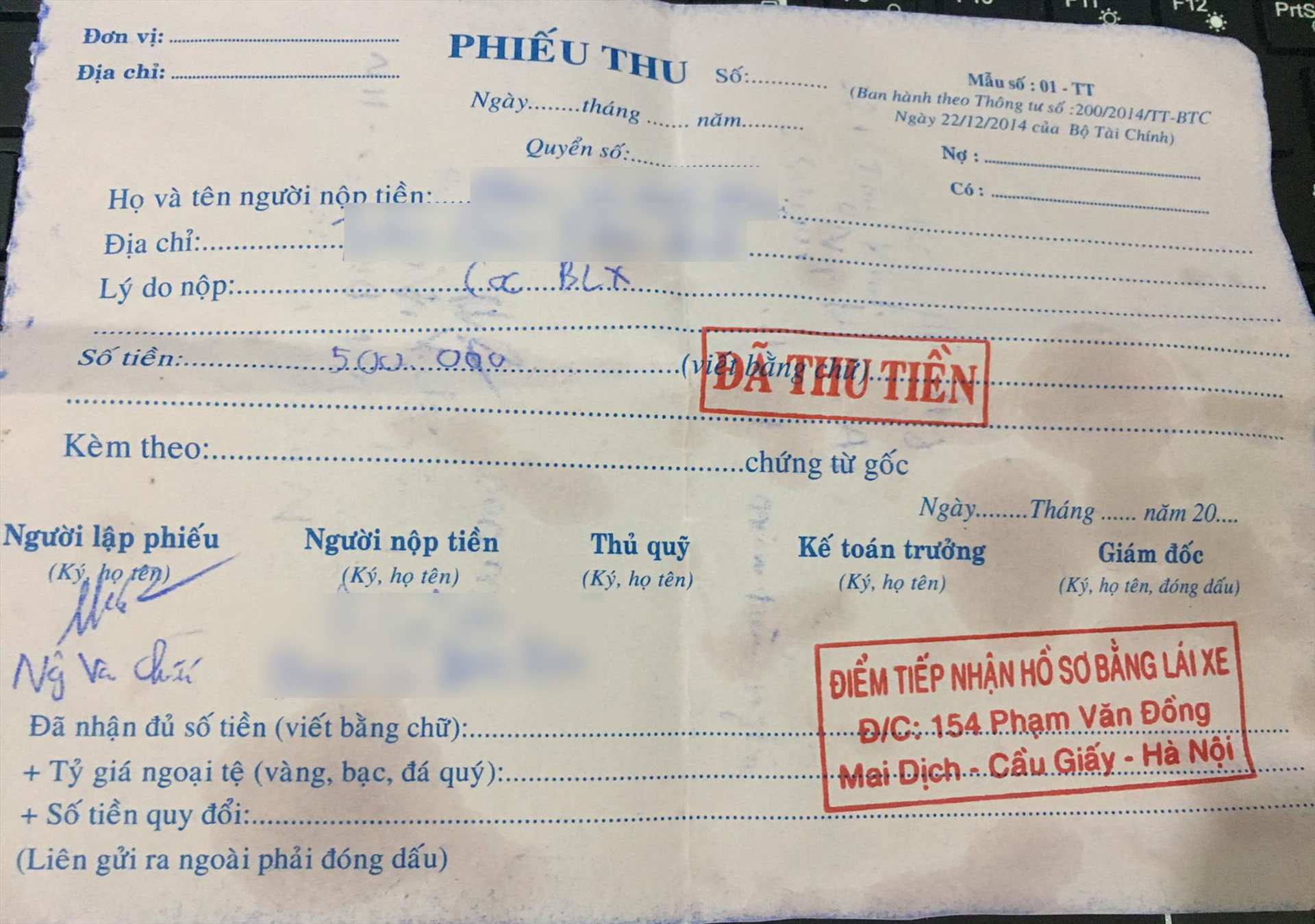 Phiếu đặt cọc gói thi “chống trượt” bằng lái xe máy. Ảnh: Sương Mai.