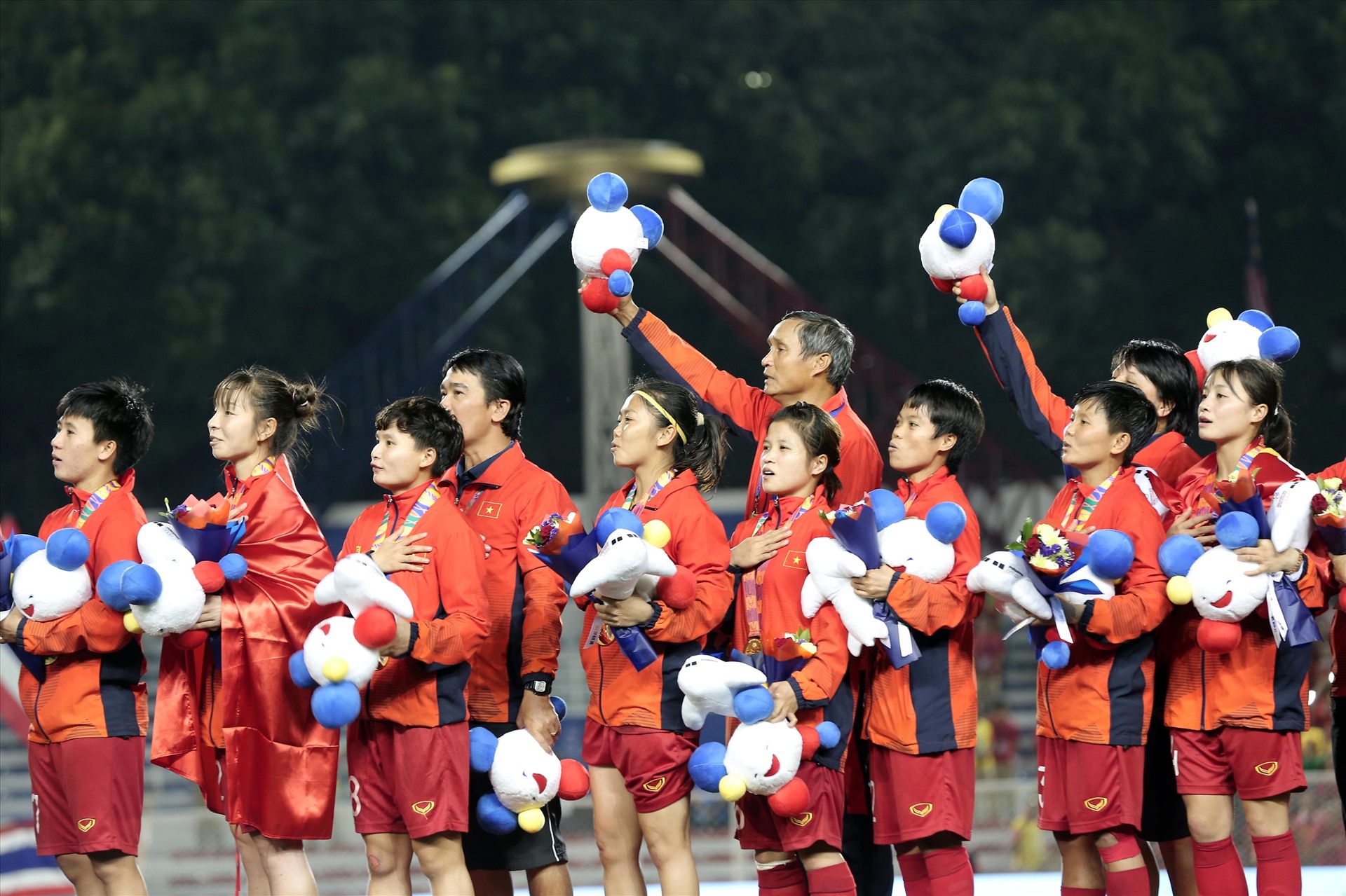 Các cầu thủ nữ trong chức vô địch SEA Games 30. Ảnh: D.P