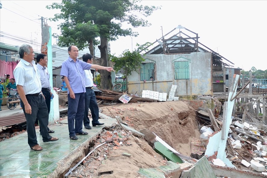 Diểm sạt lở trên rạch Ông Chưởng (huyện Chợ Mới, trinh An Giang. Ảnh: Lục Tùng