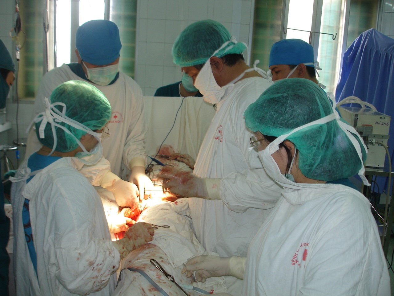 Một ca phẫu thuật tạo hình cho người bệnh. Ảnh: Bệnh viên cung cấp