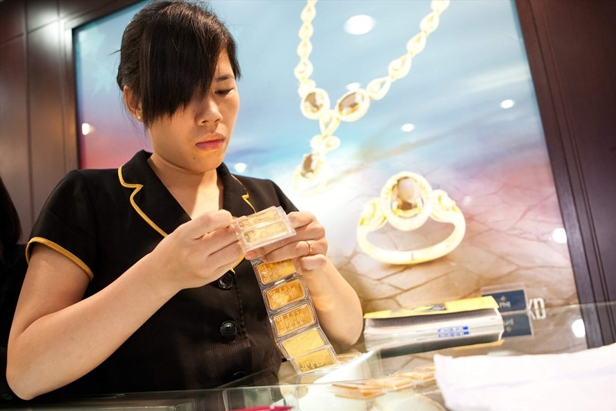 Giá vàng miếng trong nước hiện vẫn cao hơn giá vàng thế giới trên 700 nghìn đồng/lượng. Ảnh: Hải Nguyễn