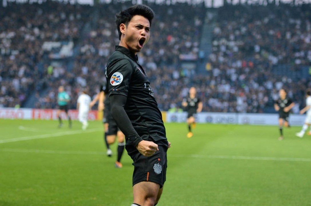 AFC ghi nhận Theerathon Bunmathan là chủ nhân pha đá phạt thành bàn đẹp nhất lịch sử các giải Châu Á. Ảnh: AFC