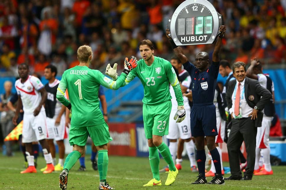 Tim Krul vào thay Cillessen và trở thành người hùng của tuyển Hà Lan trên chấm luân lưu 11m. Ảnh: Getty.