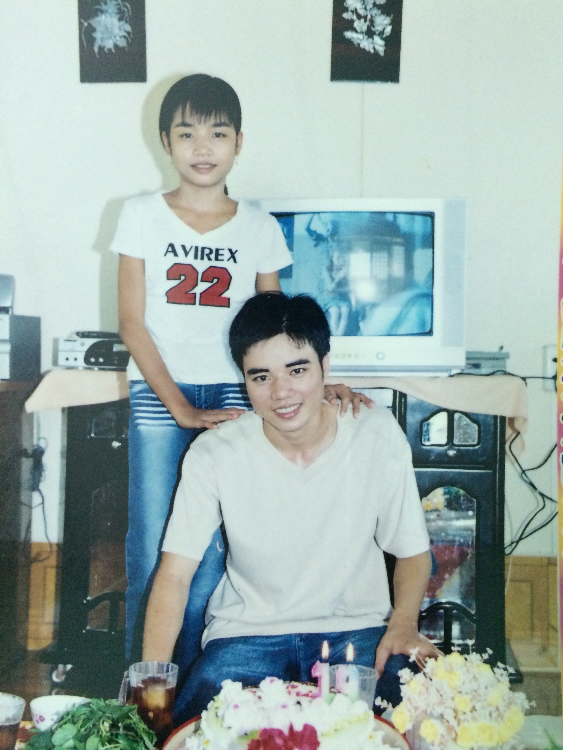 Hồ Thị Thu Thủy và anh trai Hồ Duy Hải năm 2004. Ảnh: Gia đình.