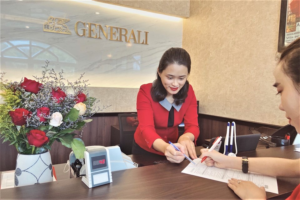 Chương trình VITA-Rewards, mở rộng nhóm khách hàng ưu tiên (VIP) lên gấp ba lần so với chương trình khách hàng VIP trước đây của Generali và tặng thêm điểm thưởng cho tất cả khách hàng khi nâng hạng thành viên. Chương trình VITA-Rewards, mở rộng nhóm khách hàng ưu tiên (VIP) lên gấp ba lần so với chương trình khách hàng VIP trước đây của Generali và tặng thêm điểm thưởng cho tất cả khách hàng khi nâng hạng thành viên.